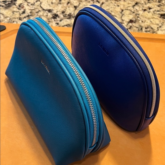 La Mer Vibrant Blue and Teal Makeup Bags - Picture 3 of 13